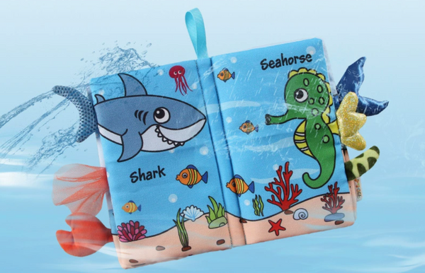 AMBB01C 尾巴立體布書｜寶寶啟蒙益智撕不爛玩具-蟹仔[6-36M]