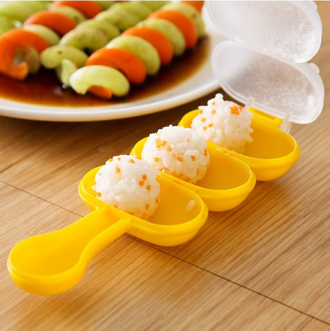 AMA011 飯糰搖搖樂-飯糰模具/附飯勺/搖搖飯糰製作器/小圓球米飯